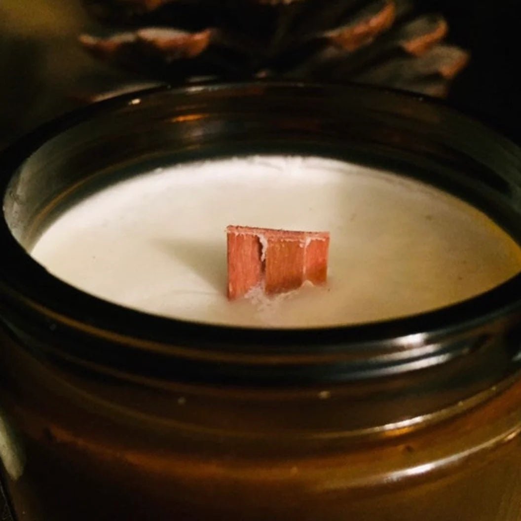 Amber 9 oz straight-sided soy candle jar with gold lid