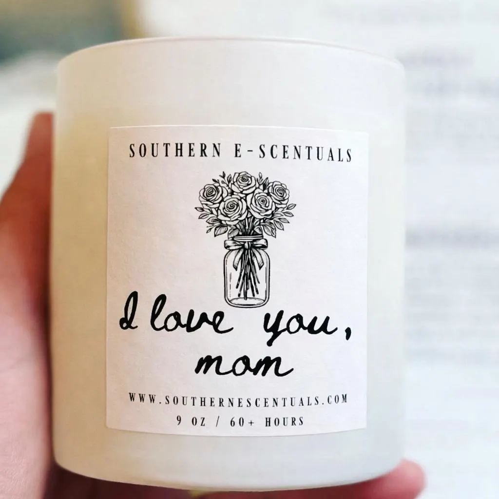 I Love You Mom white tumbler soy candle close-up